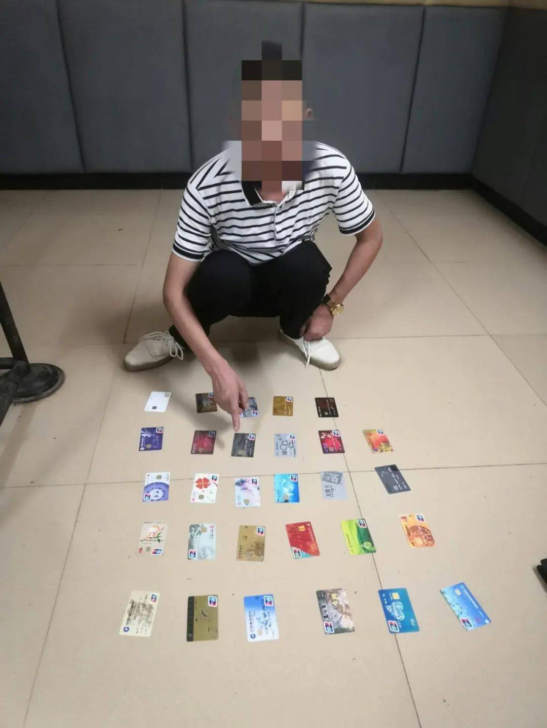 澳門一肖中100%期期準揭秘，一個關于違法犯罪問題的探討
